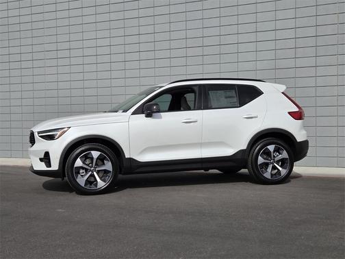 2026 Volvo XC40 B5 Plus