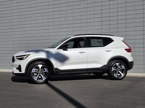 2026 Volvo XC40 B5 Plus