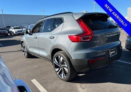 2023 Volvo XC40 B5 Plus Dark Theme