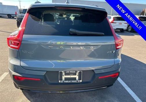 2023 Volvo XC40 B5 Plus Dark Theme