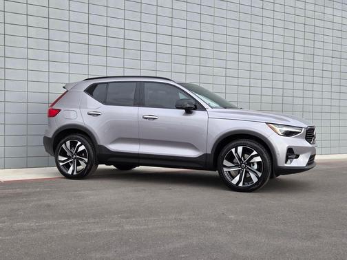 2026 Volvo XC40 B5 Ultra