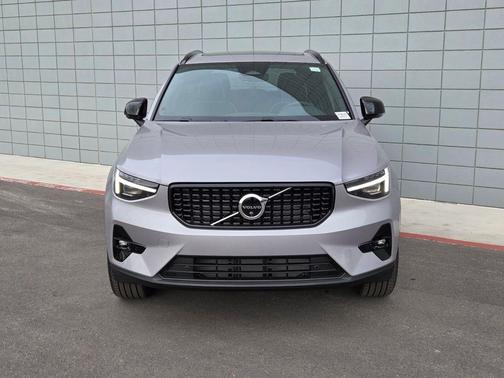 2026 Volvo XC40 B5 Ultra