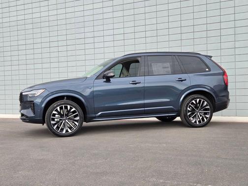 2026 Volvo XC90 B6 Ultra Dark Theme 7-Seater