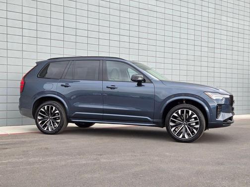 2026 Volvo XC90 B6 Ultra Dark Theme 7-Seater