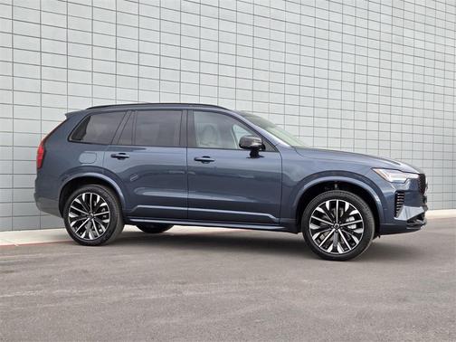 2026 Volvo XC90 B6 Ultra Dark Theme 7-Seater