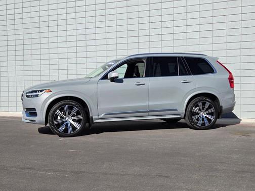 2024 Volvo XC90 B5 Plus Bright Theme