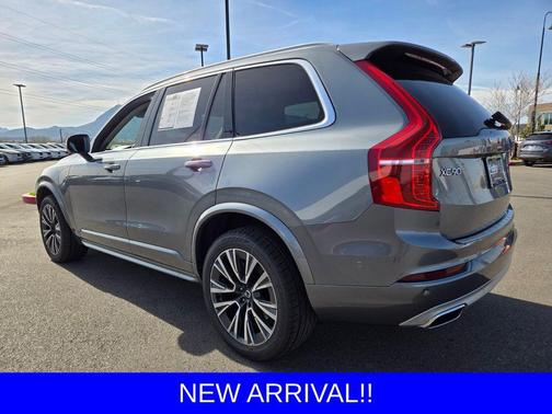 2020 Volvo XC90 Hybrid T8 Momentum 6 Passenger