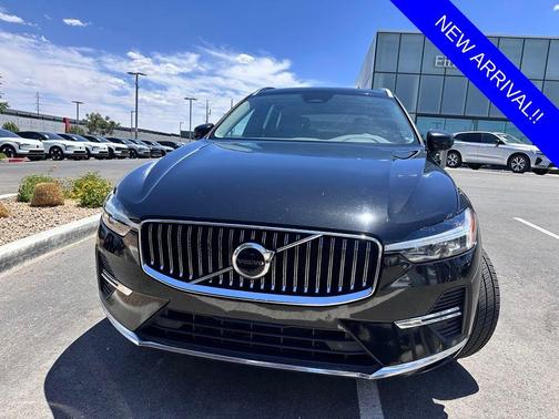 Onyx Black Metallic 2023 Volvo XC60 B5 Plus Bright Theme