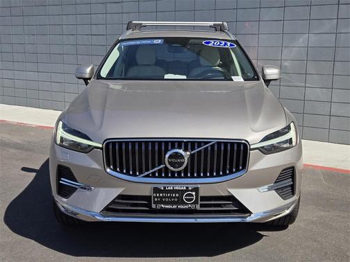 2023 Volvo XC60 B5 Ultimate Bright Theme