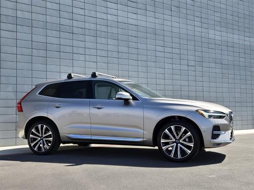 2023 Volvo XC60 B5 Ultimate Bright Theme