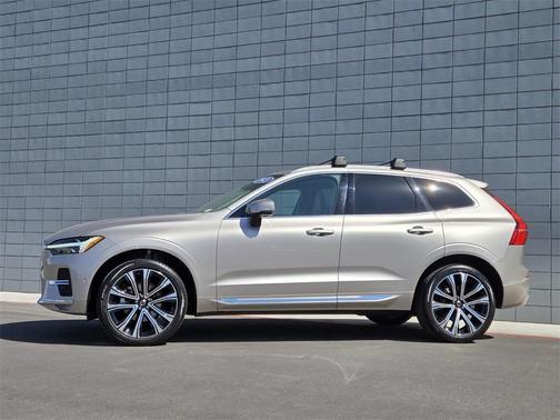 2023 Volvo XC60 B5 Ultimate Bright Theme