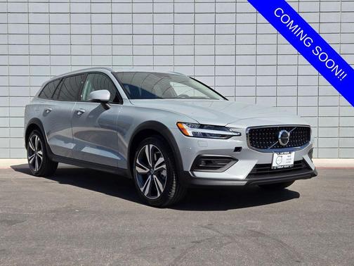 2025 Volvo V60 Cross Country B5 Plus