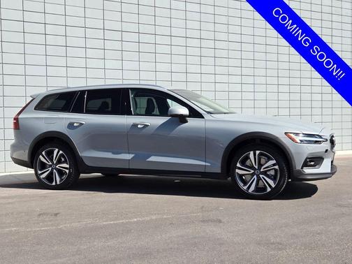 2025 Volvo V60 Cross Country B5 Plus