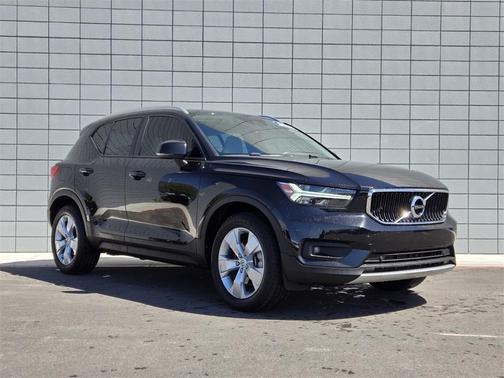 2021 Volvo XC40 T5 Momentum