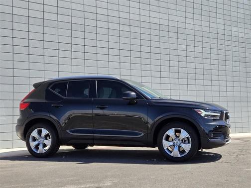 2021 Volvo XC40 T5 Momentum