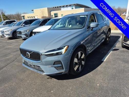 2023 Volvo XC60 Recharge Plug-In Hybrid T8 Plus Bright Theme