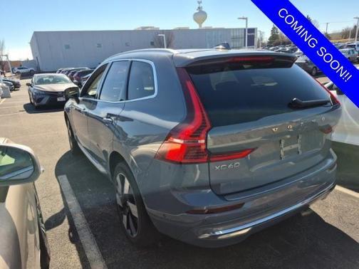 2023 Volvo XC60 Recharge Plug-In Hybrid T8 Plus Bright Theme