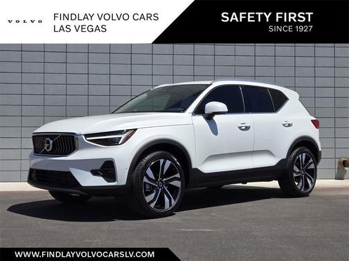 2025 Volvo XC40 B5 Ultra Bright Theme