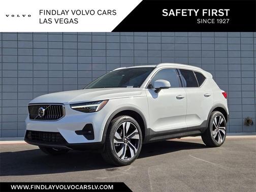2025 Volvo XC40 B5 Ultra Bright Theme