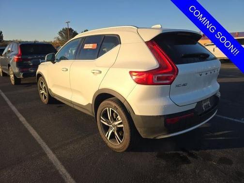 2025 Volvo XC40 B5 Core Bright Theme