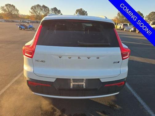 2025 Volvo XC40 B5 Core Bright Theme