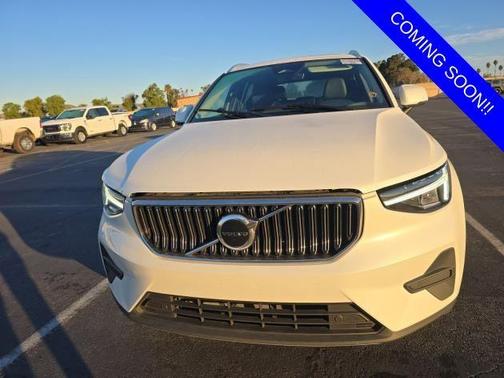 2025 Volvo XC40 B5 Core Bright Theme