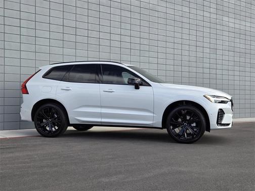 2026 Volvo XC60 B5 Ultra Black Edition