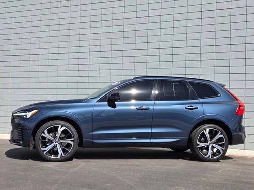 2022 Volvo XC60 B5 R-Design