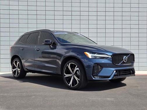 2022 Volvo XC60 B5 R-Design