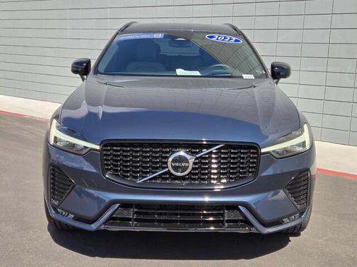 2022 Volvo XC60 B5 R-Design