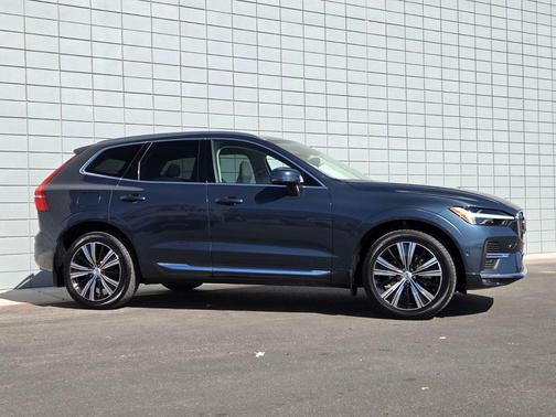 2023 Volvo XC60 B5 Plus Bright Theme