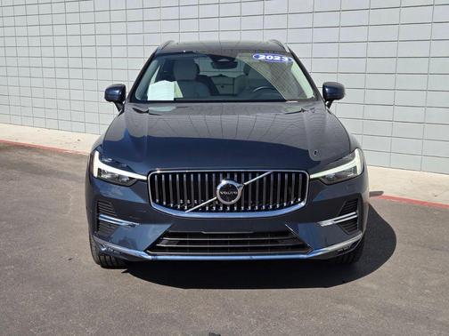 2023 Volvo XC60 B5 Plus Bright Theme