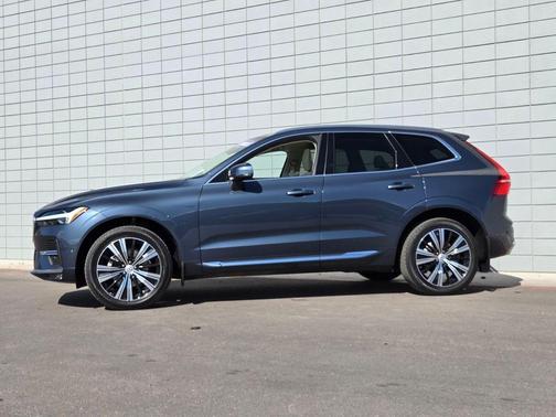 2023 Volvo XC60 B5 Plus Bright Theme