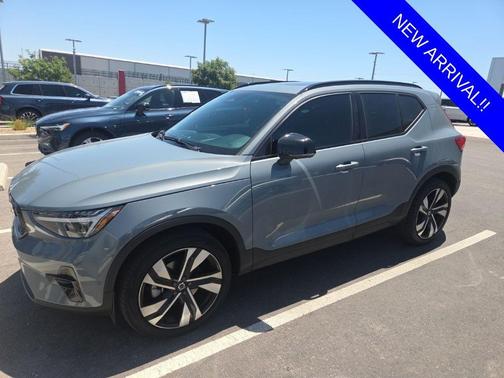 Thunder Gray Metallic 2023 Volvo XC40 B5 Ultimate Dark Theme