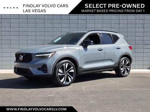 Thunder Gray Metallic 2023 Volvo XC40 B5 Ultimate Dark Theme