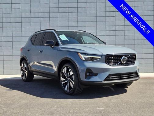 Thunder Gray Metallic 2023 Volvo XC40 B5 Ultimate Dark Theme