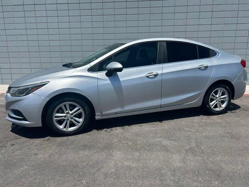 Silver Ice Metallic 2017 Chevrolet Cruze LT