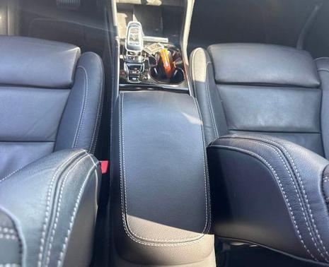 2023 Volvo XC40 B5 Ultimate Dark Theme