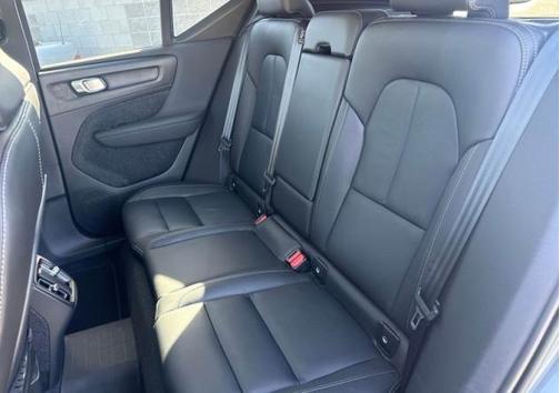 2023 Volvo XC40 B5 Ultimate Dark Theme