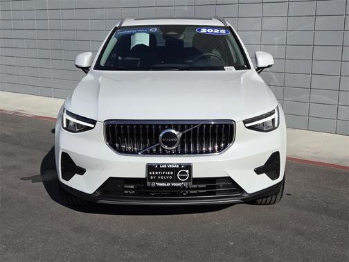 2025 Volvo XC40 B5 Core Bright Theme