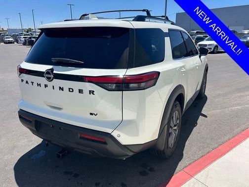 White 2023 Nissan Pathfinder SV