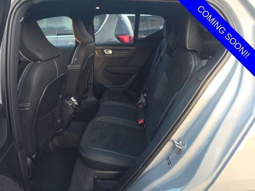 2025 Volvo XC40 B5 Plus Dark Theme