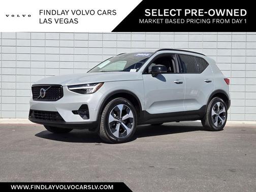 2025 Volvo XC40 B5 Plus Dark Theme