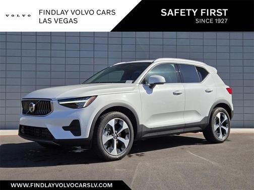 2025 Volvo XC40 B5 Core Bright Theme