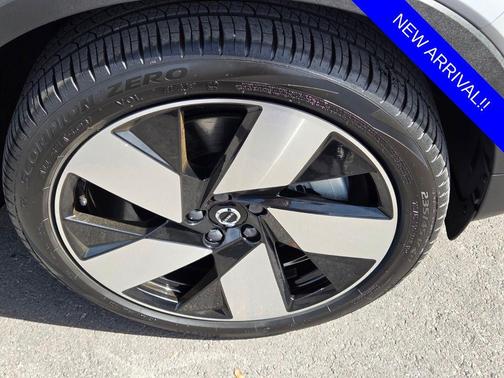 2024 Volvo XC40 Recharge Pure Electric Twin Plus