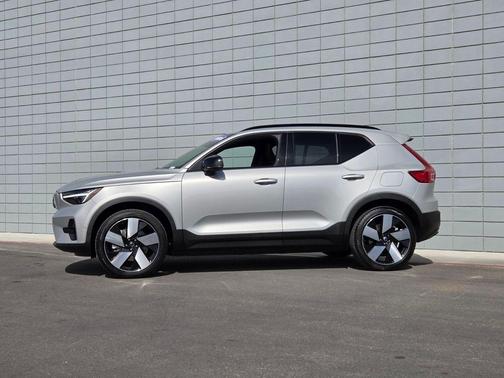 2024 Volvo XC40 Recharge Pure Electric Twin Plus