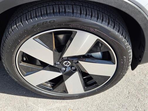 2024 Volvo XC40 Recharge Pure Electric Twin Plus