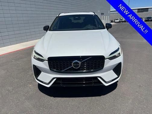 Crystal White 2024 Volvo XC60 Recharge Plug-In Hybrid T8 Ultimate Dark Theme