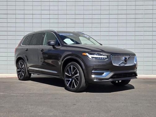2023 Volvo XC90 B5 Plus