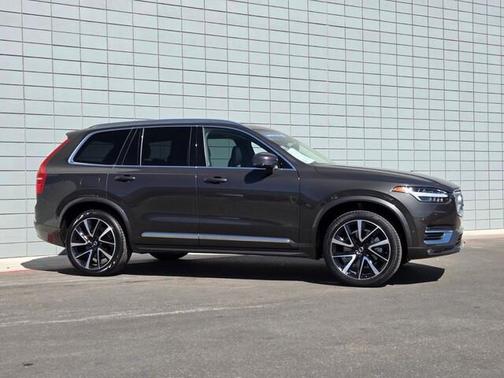 2023 Volvo XC90 B5 Plus